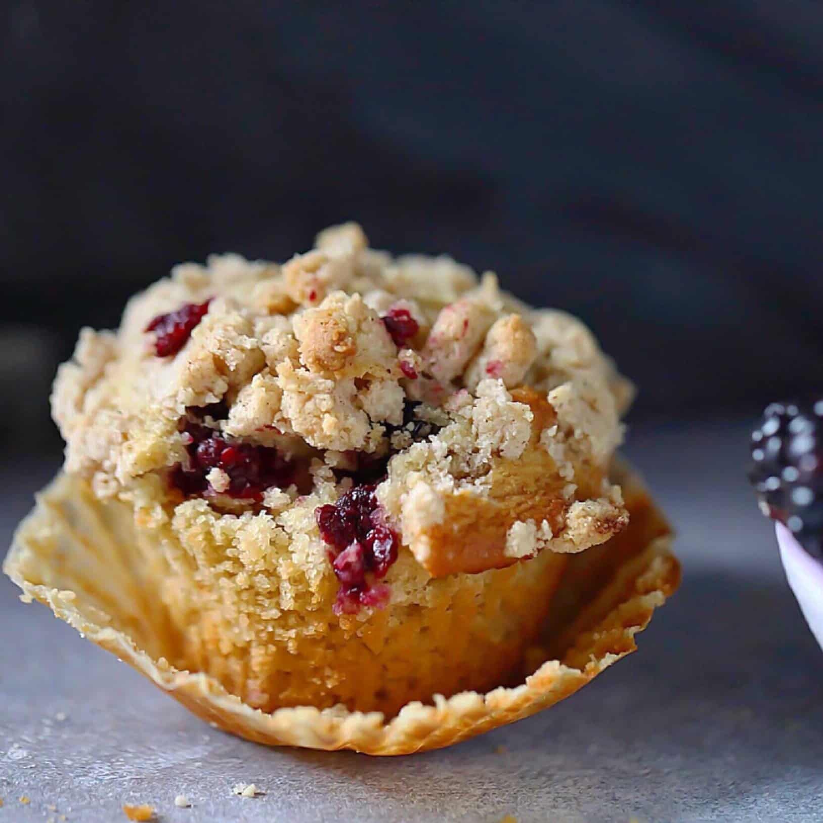 Cobbler muffin with blackberries