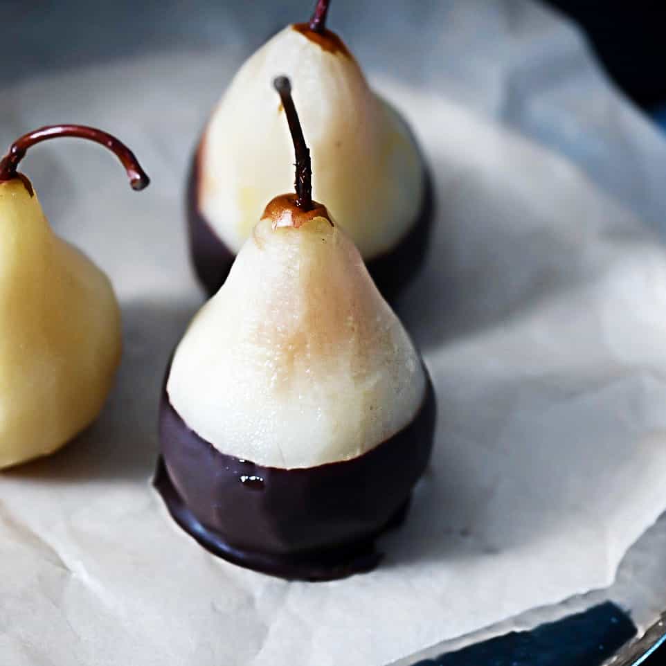 impliciet ingenieur Manoeuvreren Elegant Brandy Poached Pears With Hazelnut Filling