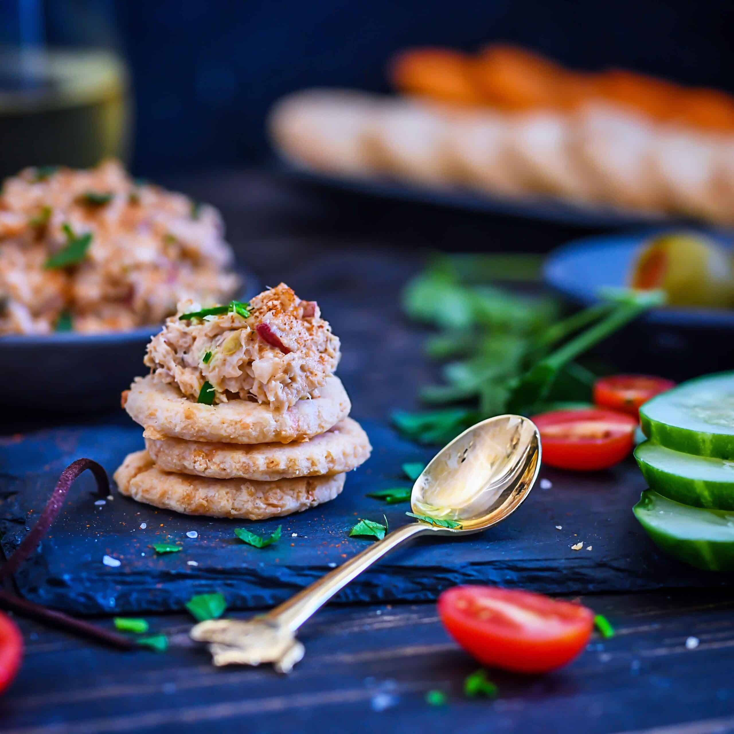Spicy Smoked Trout Dip With Cheese Crackers
